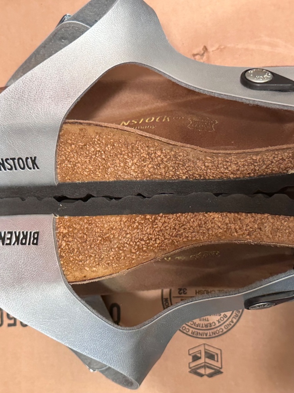 Birkenstock Gizeh thong sandals in silver, featuring a metallic Birko-Flor upper - Picture 3 of 4